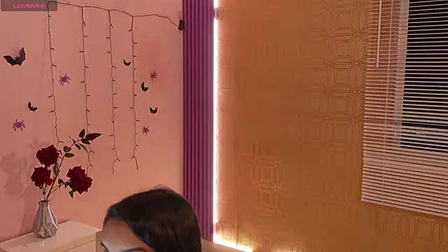 Snapshot of Bella19_ chatting on 10.21.25 Bella19  online show from 10.21.25