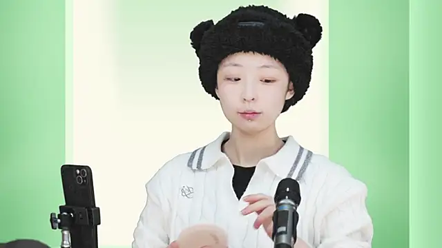 Snapshot of YT-lovebaby chatting on 12.26.24 YT-lovebaby online show from 12.26.24