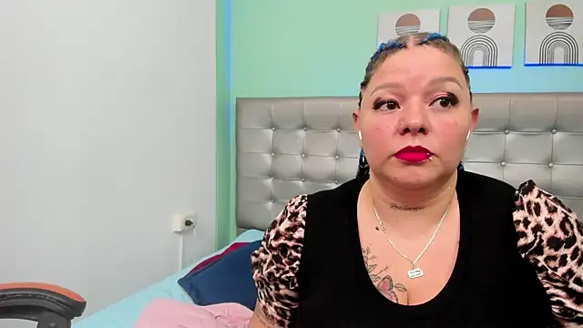 Snapshot of selena_castillo chatting on 03.05.25 selena castillo online show from 03.05.25