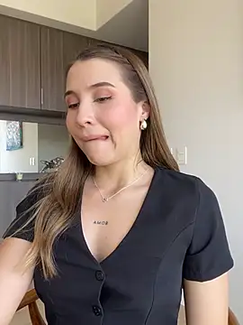 SophieRaily  online show from 03.18.25