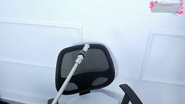 Snapshot of MiiaaMoonroee chatting on 12.11.24 MiiaaMoonroee online show from 12.11.24