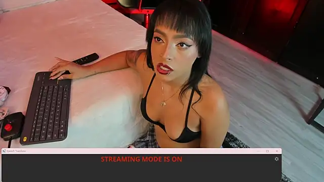 MiiaaMoonroee online show from 04.15.26