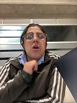 girl anni online show from 03.13.25