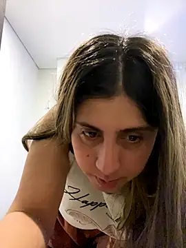 Snapshot of girl_anni chatting on 10.10.25 girl anni online show from 10.10.25