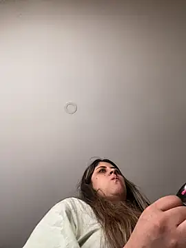 Snapshot of girl_anni chatting on 10.18.25 girl anni online show from 10.18.25