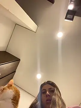 Snapshot of girl_anni chatting on 10.19.25 girl anni online show from 10.19.25