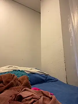 Snapshot of girl_anni chatting on 10.21.25 girl anni online show from 10.21.25