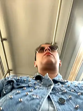 Snapshot of girl_anni chatting on 10.23.25 girl anni online show from 10.23.25