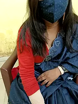 Snapshot of Simran-Kudi chatting on 12.25.24 Simran-Kudi online show from 12.25.24