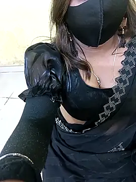 Snapshot of Simran-Kudi chatting on 02.14.25 Simran-Kudi online show from 02.14.25