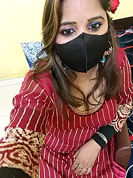 Snapshot of Simran-Kudi chatting on 02.15.25 Simran-Kudi online show from 02.15.25