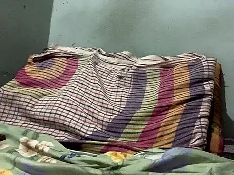 Snapshot of VastNoon95 chatting on 10.04.25 VastNoon95 online show from 10.04.25