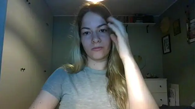 Snapshot of ROSIEx_sweet chatting on 09.15.25 ROSIEx sweet online show from 09.15.25