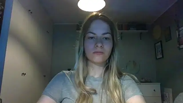 Snapshot of ROSIEx_sweet chatting on 09.16.25 ROSIEx sweet online show from 09.16.25