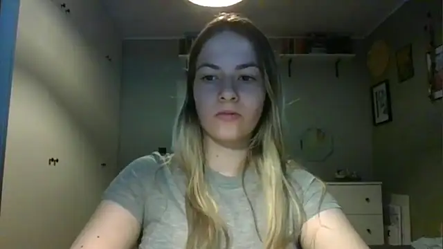 Snapshot of ROSIEx_sweet chatting on 09.17.25 ROSIEx sweet online show from 09.17.25