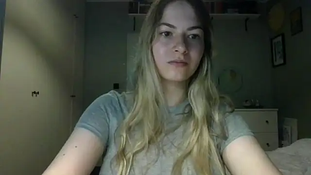 Snapshot of ROSIEx_sweet chatting on 09.22.25 ROSIEx sweet online show from 09.22.25