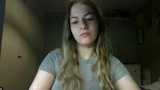 Snapshot of ROSIEx_sweet chatting on 10.17.25 ROSIEx sweet online show from 10.17.25