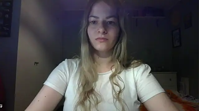 Snapshot of ROSIEx_sweet chatting on 10.27.25 ROSIEx sweet online show from 10.27.25