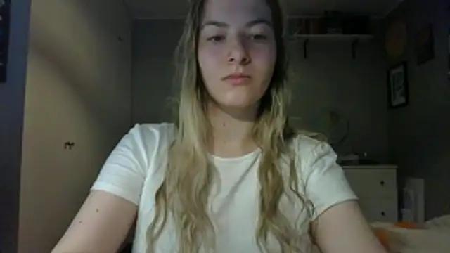 Snapshot of ROSIEx_sweet chatting on 10.28.25 ROSIEx sweet online show from 10.28.25