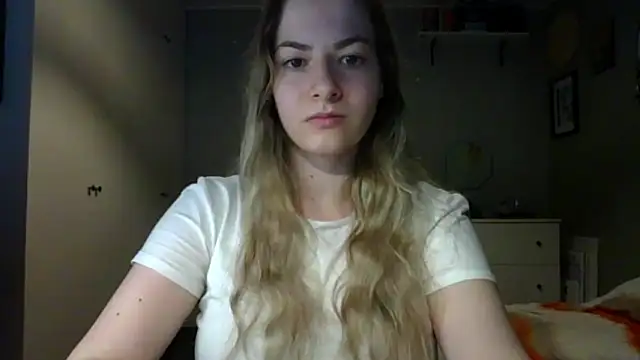 Snapshot of ROSIEx_sweet chatting on 10.30.25 ROSIEx sweet online show from 10.30.25