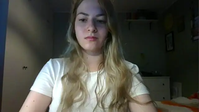 Snapshot of ROSIEx_sweet chatting on 10.31.25 ROSIEx sweet online show from 10.31.25