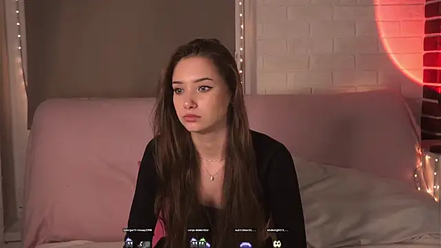 Snapshot of HarrietBulmer chatting on 12.18.24 HarrietBulmer online show from 12.18.24