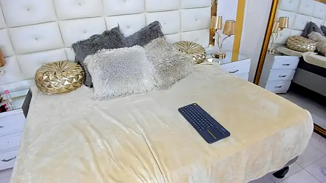 Snapshot of CoralHarmon chatting on 12.12.24 CoralHarmon online show from 12.12.24