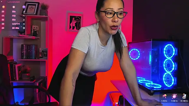 Sue Wolls online show from 01.07.25