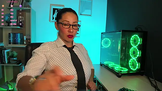 Sue Wolls online show from 01.13.25