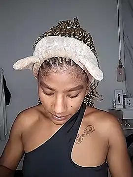 Sara Lewwis online show from 10.11.25