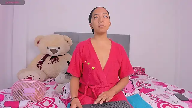 Snapshot of NAHOMI_MILLER chatting on 01.04.25 NAHOMI MILLER online show from 01.04.25