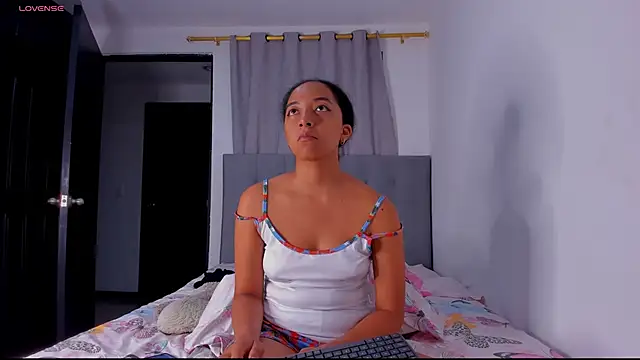 Snapshot of NAHOMI_MILLER chatting on 03.07.25 NAHOMI MILLER online show from 03.07.25