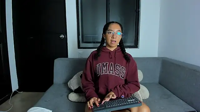 NAHOMI MILLER online show from 11.28.25