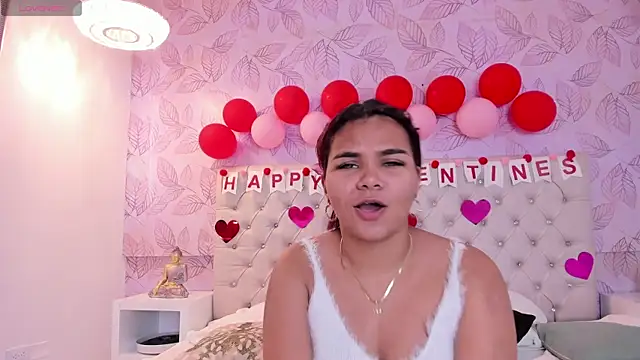 Snapshot of Carolina_Evanss chatting on 02.15.25 Carolina Evanss online show from 02.15.25