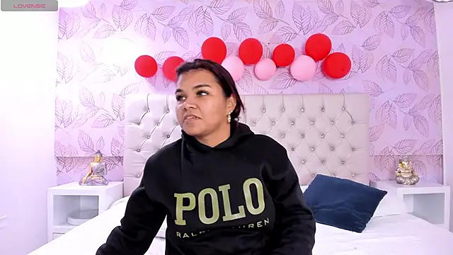 Snapshot of Carolina_Evanss chatting on 02.18.25 Carolina Evanss online show from 02.18.25