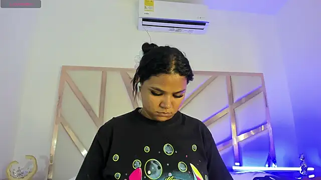 Snapshot of Carolina_Evanss chatting on 09.30.25 Carolina Evanss online show from 09.30.25