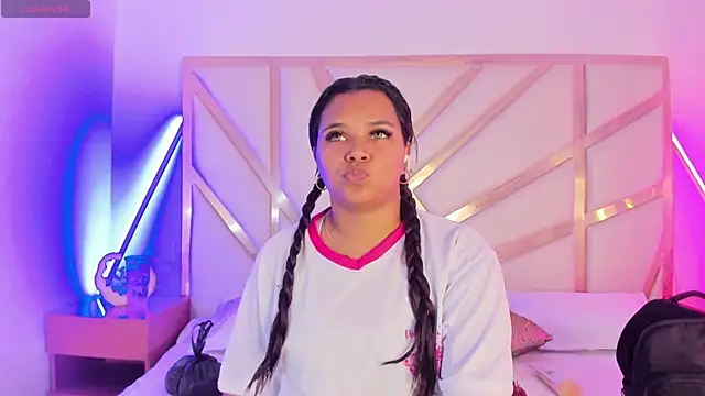 Snapshot of Carolina_Evanss chatting on 10.30.25 Carolina Evanss online show from 10.30.25