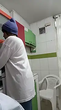 Snapshot of dholcee chatting on 12.20.24 dholcee online show from 12.20.24