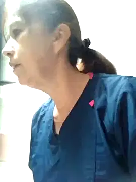 Snapshot of MARYQUANT chatting on 11.08.25 MARYQUANT online show from 11.08.25