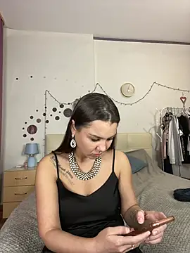 Snapshot of MiraMiss chatting on 12.27.24 MiraMiss online show from 12.27.24