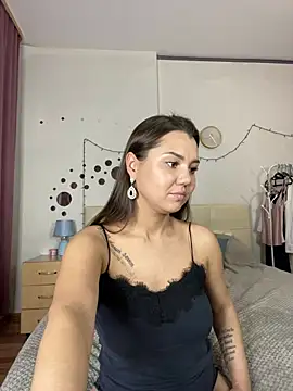 Snapshot of MiraMiss chatting on 01.04.25 MiraMiss online show from 01.04.25
