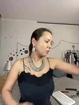 Snapshot of MiraMiss chatting on 01.21.25 MiraMiss online show from 01.21.25
