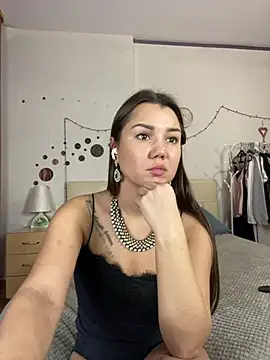 Snapshot of MiraMiss chatting on 01.21.25 MiraMiss online show from 01.21.25