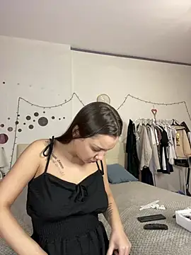 Snapshot of MiraMiss chatting on 01.29.25 MiraMiss online show from 01.29.25