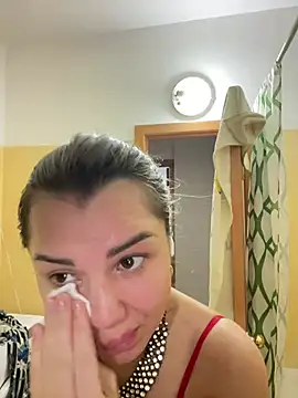 Snapshot of MiraMiss chatting on 02.25.25 MiraMiss online show from 02.25.25