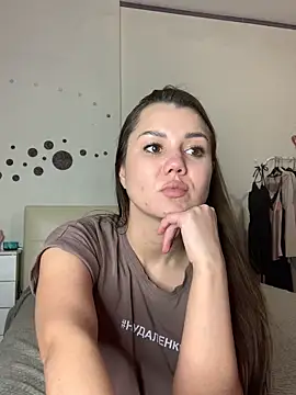 Snapshot of MiraMiss chatting on 02.28.25 MiraMiss online show from 02.28.25