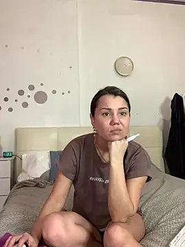 Snapshot of MiraMiss chatting on 03.16.25 MiraMiss online show from 03.16.25