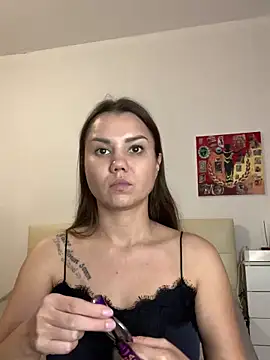 Snapshot of MiraMiss chatting on 09.21.25 MiraMiss online show from 09.21.25