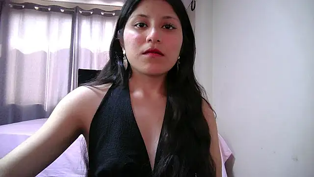 Snapshot of petite_paola chatting on 01.09.25 petite paola online show from 01.09.25
