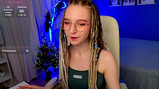 Snapshot of VioletShine chatting on 12.24.24 VioletShine online show from 12.24.24